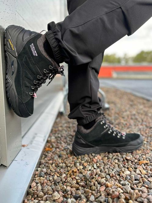 Hovedbilde Skechers Relaxed Fit Arch Recon Svart Dame - Vanntett Tursko